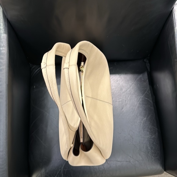 Basically New: Coach Lana in Polished Pebble Leather Brass/ Ivory Only Worn Once - Picture 3 of 5